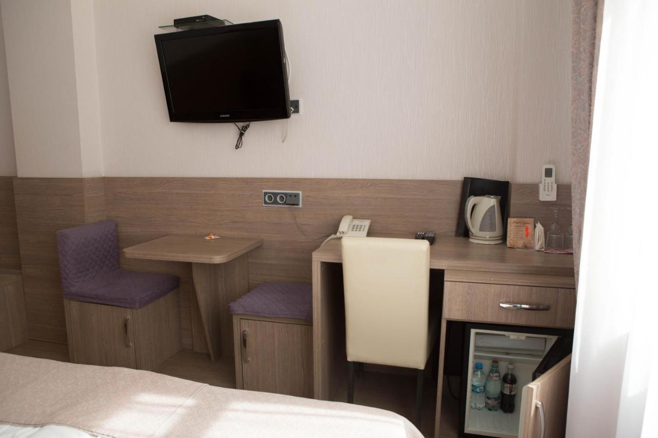 Mini Elegant Hotel Kyiv Exterior photo