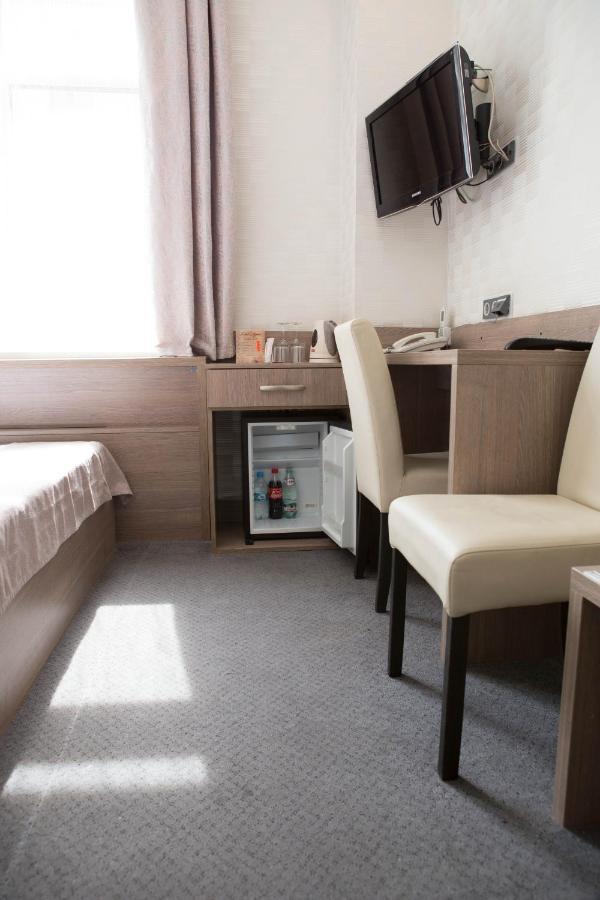 Mini Elegant Hotel Kyiv Exterior photo